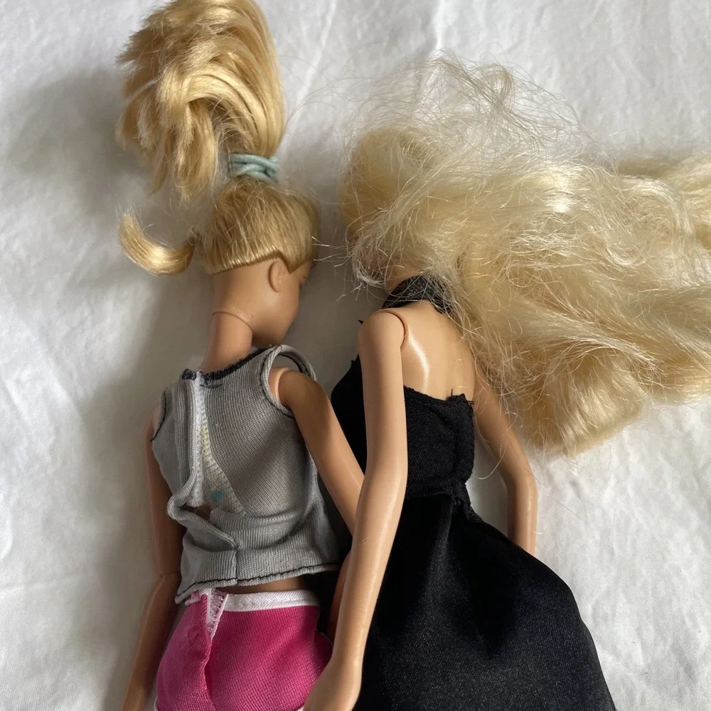 1999 Barbies Lot Of 2